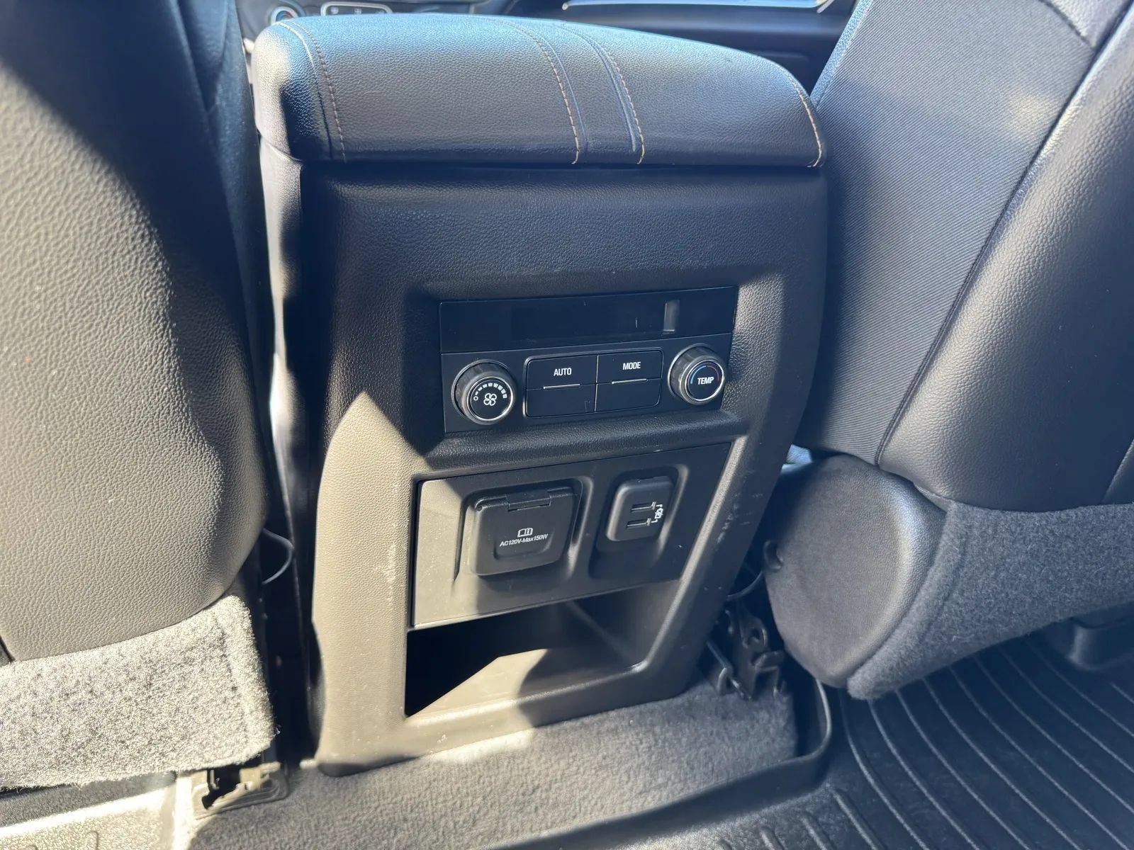 Used 2019 Chevrolet Traverse RS w/ LPO, 'HIT The Road' Package AWD/4WD image 39