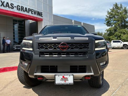 Used 2026 Nissan Frontier PRO-4X AWD/4WD image 3