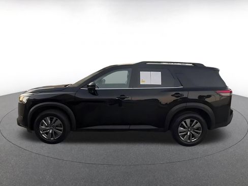 Used 2025 Nissan Pathfinder SV image 9