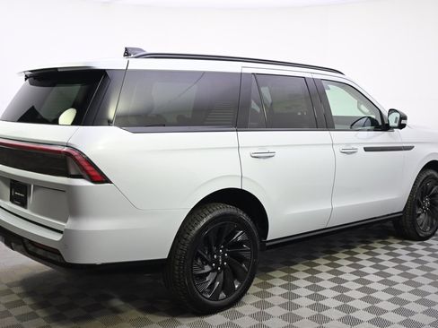 New 2026 Lincoln Navigator Reserve w/ Jet Appearance Package image 7
