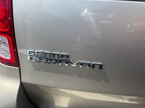 Used 2013 Dodge Grand Caravan SXT w/ UConnect Hands-Free Group FWD image 8