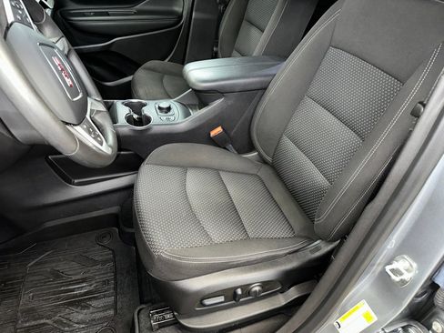 Used 2023 GMC Terrain SLE w/ Driver Convenience Package image 6