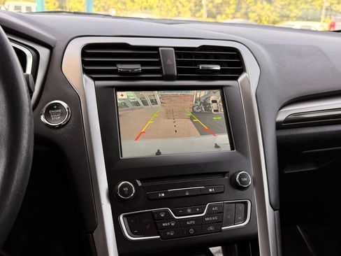 Used 2018 Ford Fusion SE w/ Equipment Group 602A FWD image 34