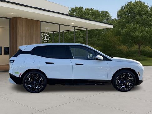 Used 2023 BMW iX xDrive50 w/ Premium Package image 7