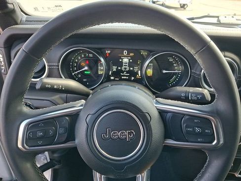 Used 2023 Jeep Wrangler Unlimited Sahara AWD/4WD image 19