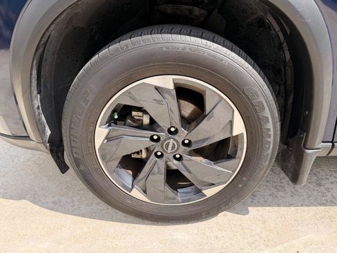 Used 2024 Nissan Rogue SV w/ SV Premium Package FWD image 15