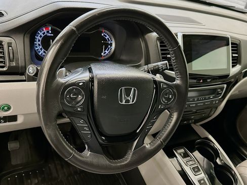 Used 2018 Honda Pilot Touring image 18