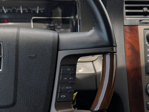 Used 2014 Lincoln Navigator 2WD image 25