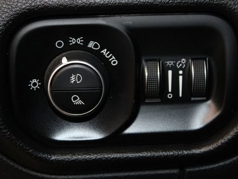 Used 2025 RAM 1500 Laramie AWD/4WD image 29