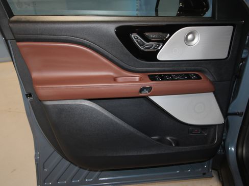 New 2026 Lincoln Aviator Reserve AWD/4WD image 4