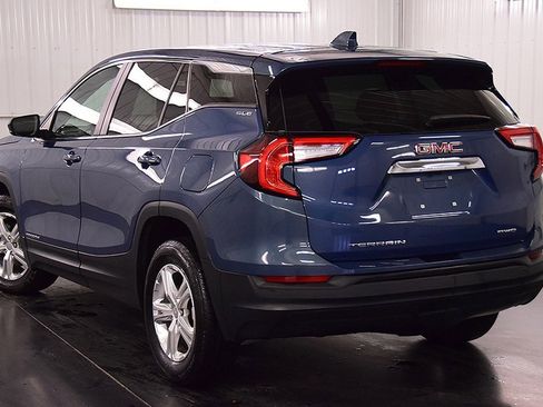 Used 2024 GMC Terrain SLE image 5