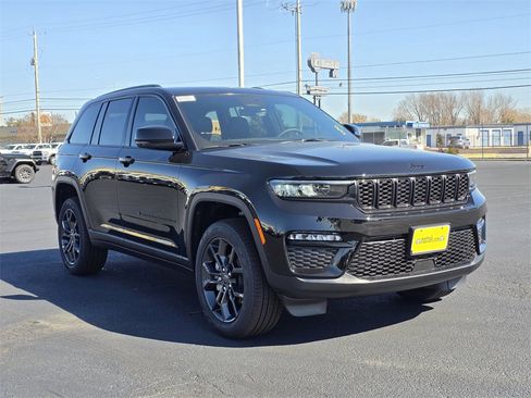 New 2025 Jeep Grand Cherokee Limited image 2