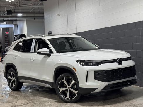 New 2026 Volkswagen Tiguan SE image 2