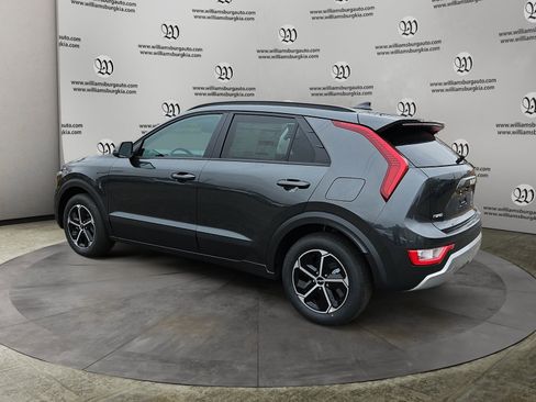 Used 2025 Kia Niro LX FWD image 3