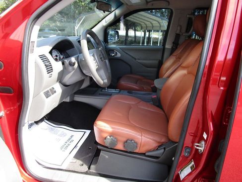 Used 2018 Nissan Frontier SV image 16