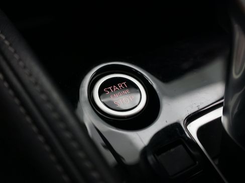 Used 2020 Nissan Kicks SV FWD image 15