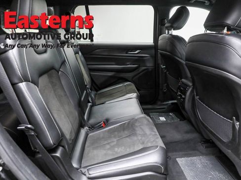 Used 2023 Jeep Grand Cherokee L Laredo image 24