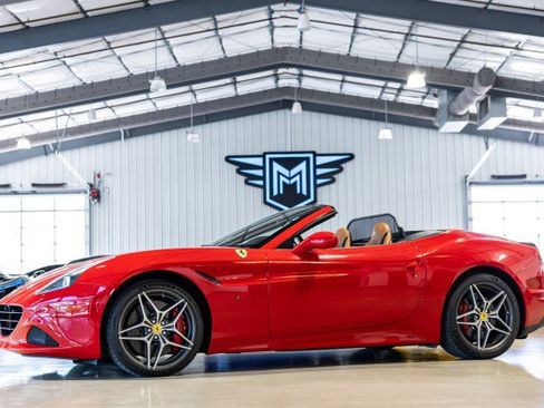 Used 2015 Ferrari California T RWD image 1