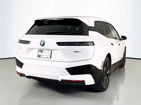 Used 2023 BMW iX xDrive50 w/ Premium Package image 7