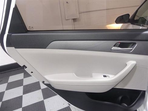 Used 2019 Hyundai Sonata SE FWD image 25