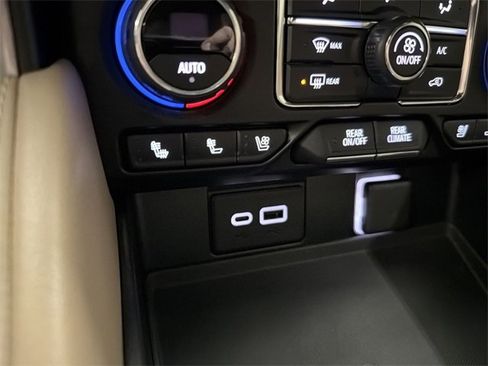 Used 2021 Chevrolet Tahoe Premier w/ Premium Package image 32