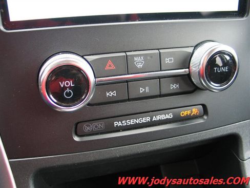 Used 2024 Ford Edge SE w/ Black Appearance Package AWD/4WD image 16