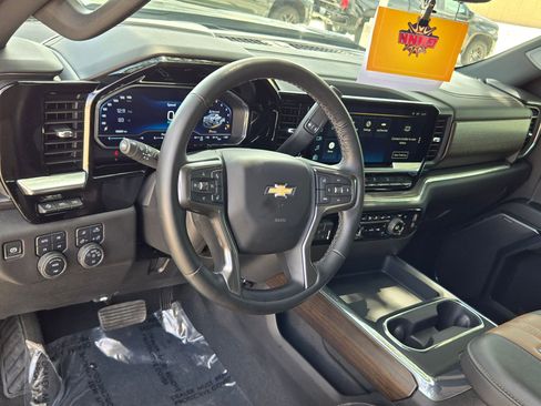 Used 2024 Chevrolet Silverado 2500 High Country w/ High Country Premium Package AWD/4WD image 10