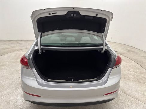 Used 2018 Hyundai Elantra SE image 25