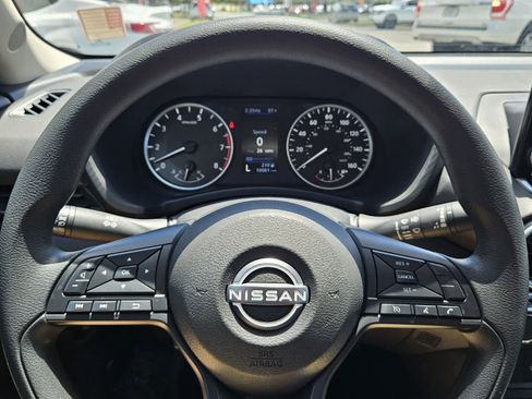 Used 2025 Nissan Sentra S image 8