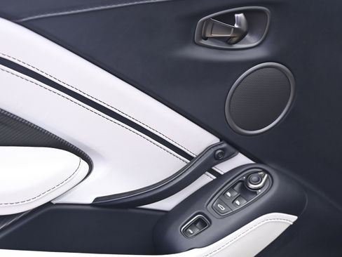 Used 2023 Aston Martin V12 Vantage Roadster image 27