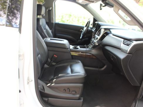 Used 2020 Chevrolet Suburban LT RWD image 19