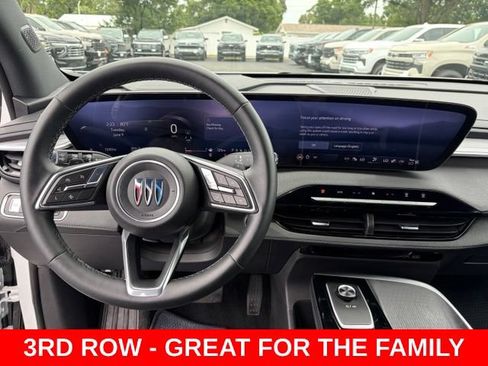 Certified 2025 Buick Enclave Preferred FWD image 18