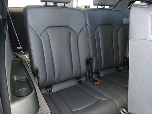 Used 2025 Audi Q7 3.0T Premium Plus image 24