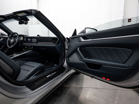 Certified 2022 Porsche 911 Turbo S AWD/4WD image 15
