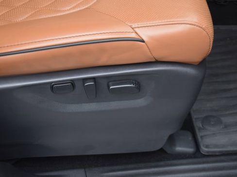 Used 2024 INFINITI QX80 Sensory w/ All-Season Package image 34