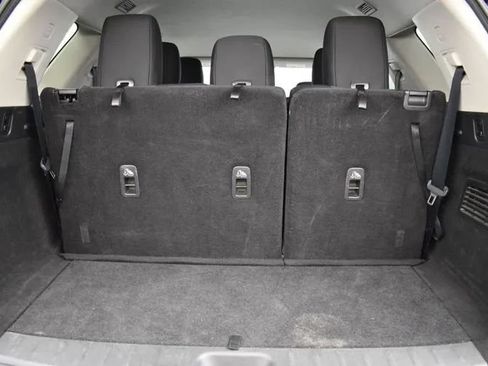 Used 2024 Nissan Pathfinder SV FWD image 16