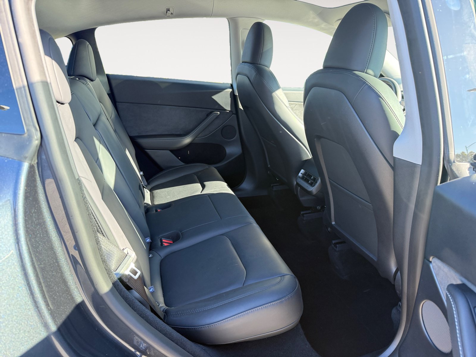 Used 2024 Tesla Model Y Long Range RWD image 18
