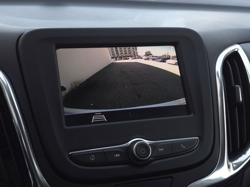 Used 2020 Chevrolet Equinox LT image 18