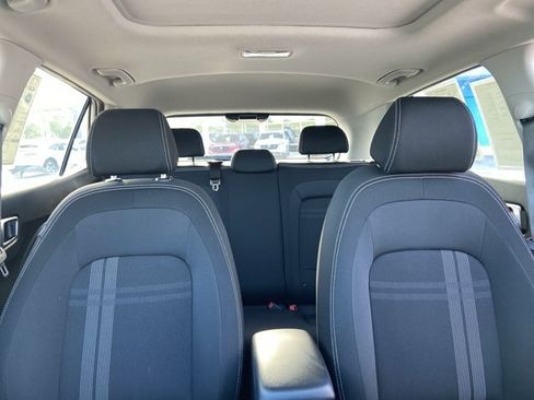 Used 2025 Hyundai Venue SEL FWD image 19