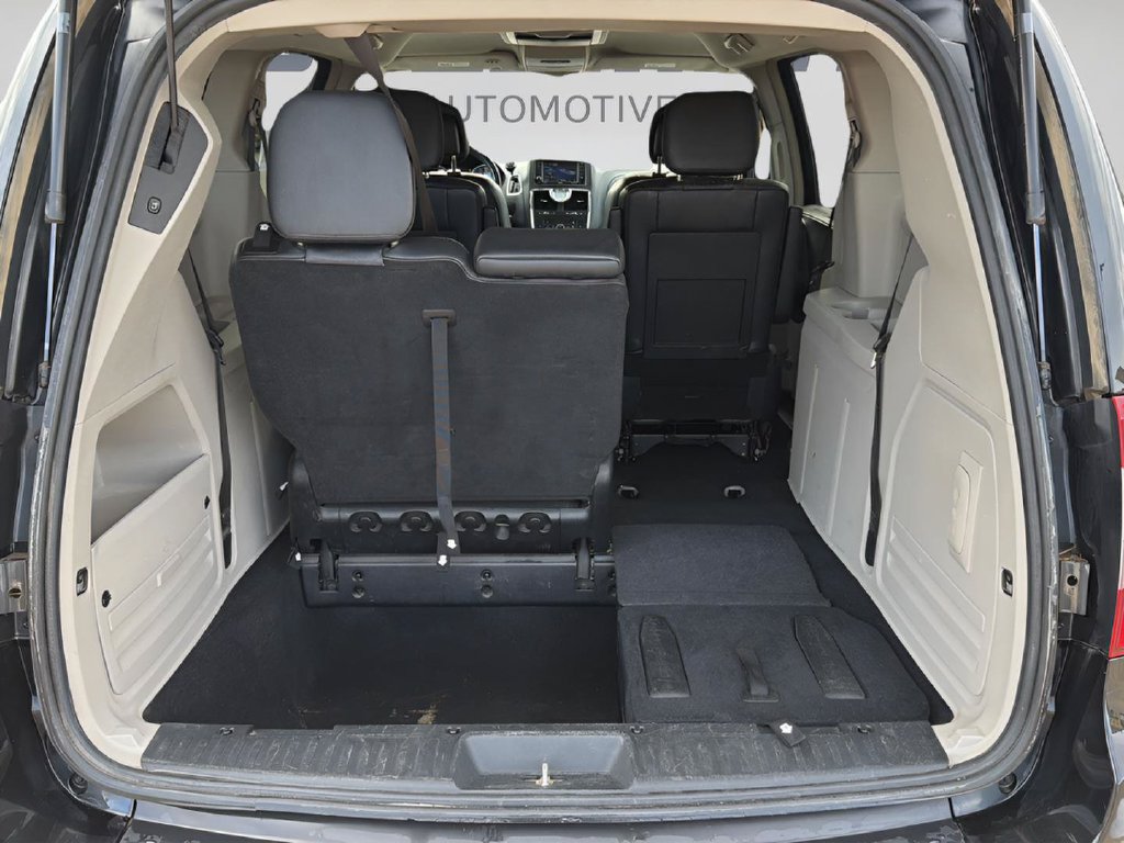 Used 2012 Chrysler Town & Country Touring-L w/ Entertainment Group #2 FWD image 20