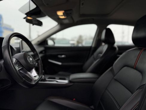 Used 2023 Nissan Sentra SR w/ SR Premium Package image 12