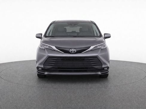Used 2025 Toyota Sienna XLE FWD image 7