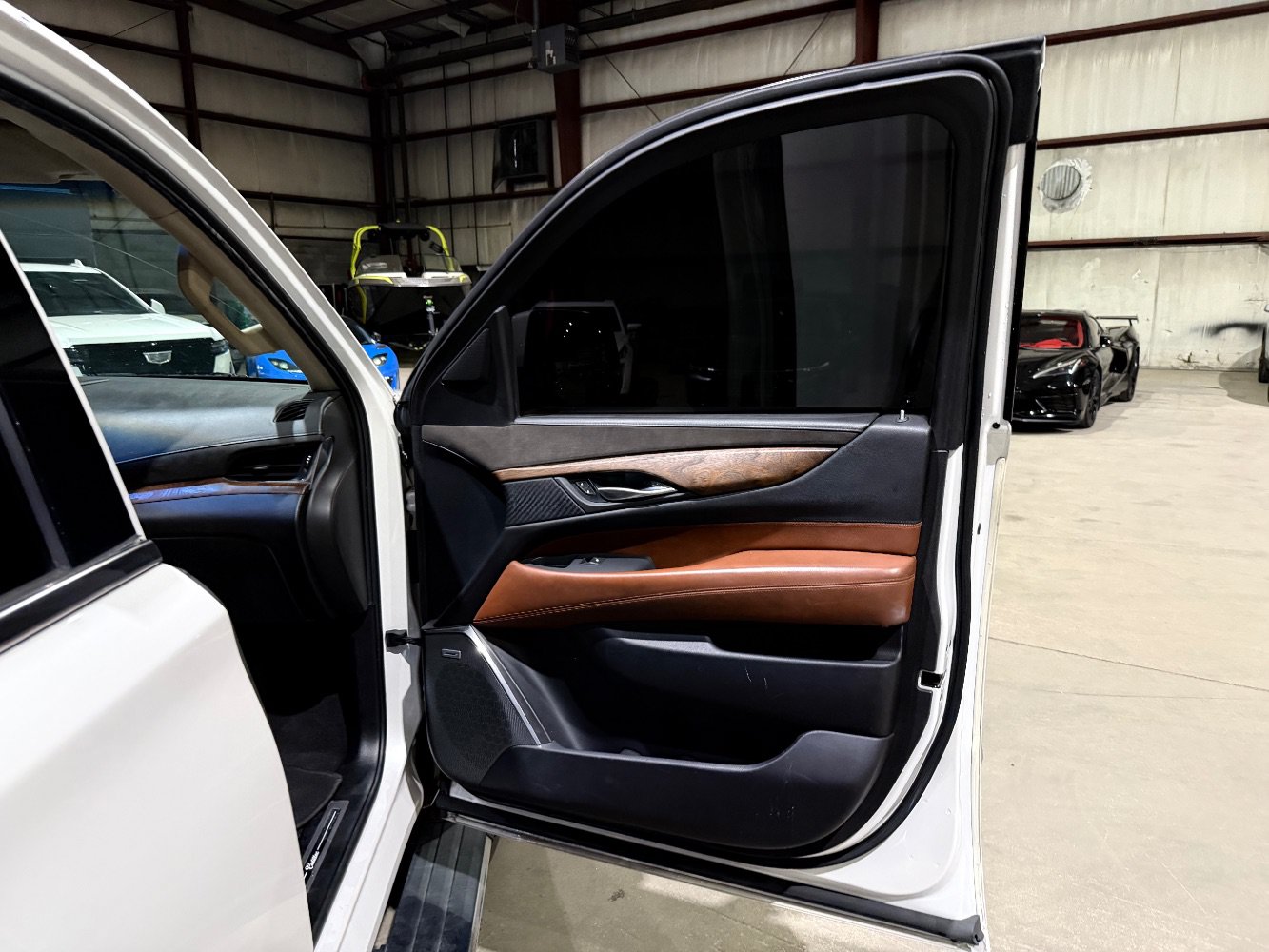 Used 2017 Cadillac Escalade Premium Luxury RWD image 24