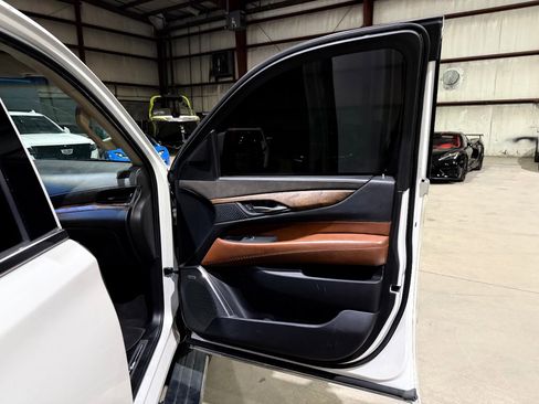 Used 2017 Cadillac Escalade Premium Luxury RWD image 24