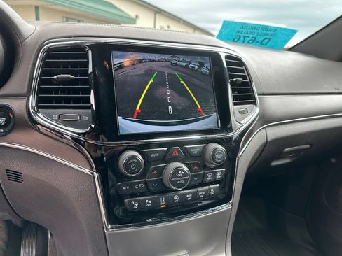 Used 2019 Jeep Grand Cherokee Overland AWD/4WD image 17