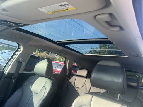Used 2024 Kia Sorento S w/ Panoramic Sunroof Package FWD image 10