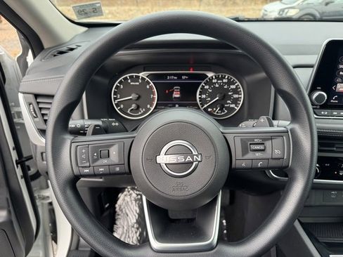Used 2024 Nissan Rogue S image 20