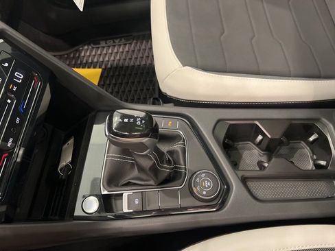 New 2025 Volkswagen Taos SE image 33