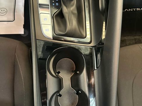 Certified 2025 Hyundai Elantra SEL FWD image 29