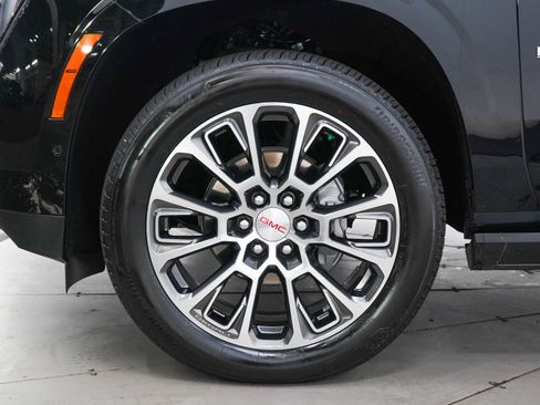 Used 2025 GMC Yukon Denali w/ Sun & Power Step Package AWD/4WD image 30